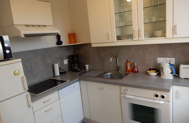CAPRICES DE MER Apartment with large balcony and view 300 m from the beach Queen Size bed