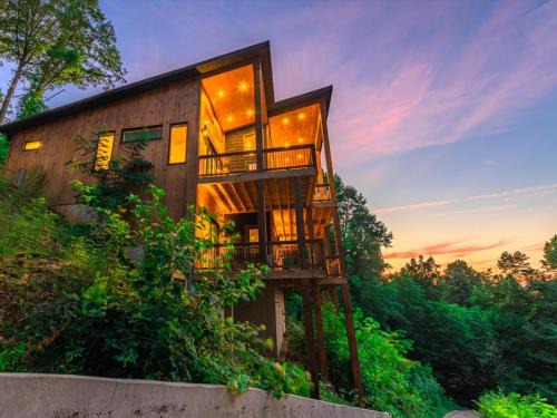 Capstone - Modern Luxury Cabin Full Mountain View