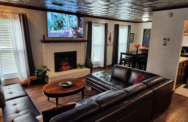 Captain's Quarters-Highly Rated 2.5 mi. toCapital!