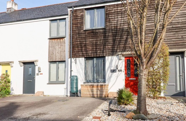 CAPTAIN’S QUARTERS, character holiday cottage in Charlestown