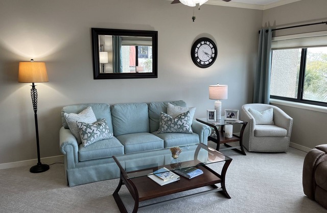 Captains Quarters w/a Shelter Cove Marina view, 10% discount for weekly rentals