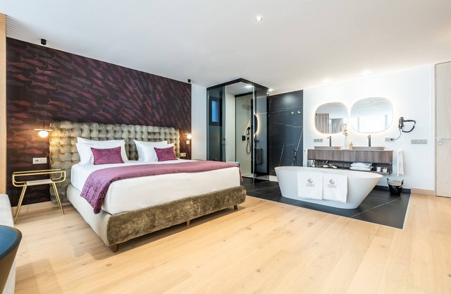 Caramel Diamond Suite