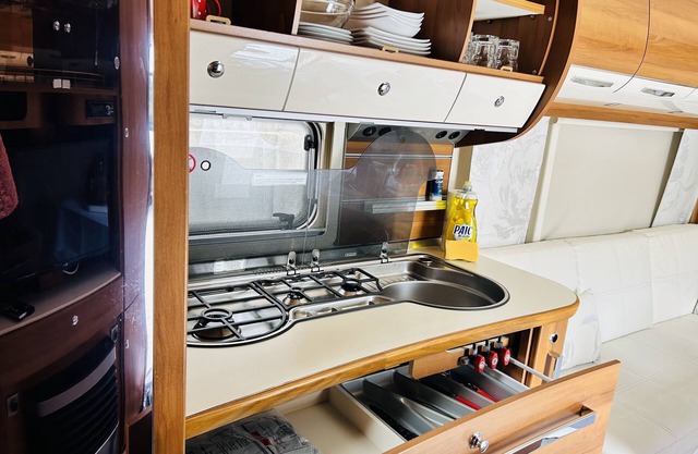 Caravane d une Chambre Avec 1 lit Double et 1 lit Simple