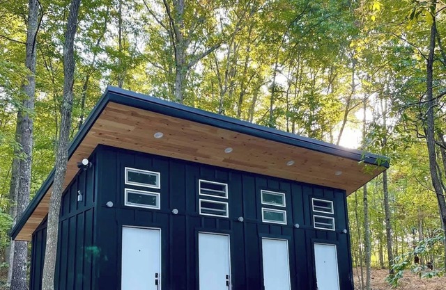 Cardinal’s Nest-Lux Camping Tent in The Gorge