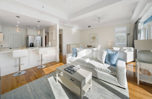 Carillon beach, New Remodel. 3 minutes to Rosemary Beach/30A. Exceptional!