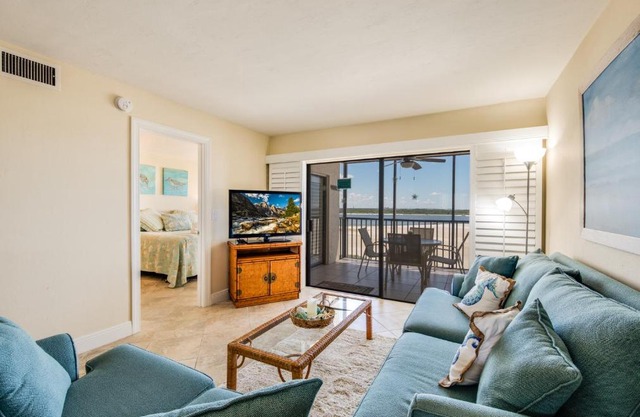 Carlos Pointe 422, Heated Pool, 2 Bedrooms, Gulf Front, Elevator, Sleeps 6