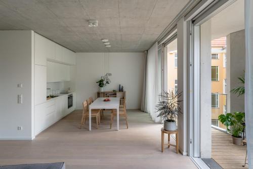 Carlotta Apartments