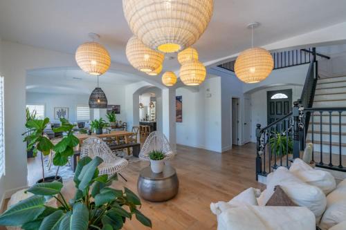 Carlsbad Dream House with Hot Tub Walk to Beach