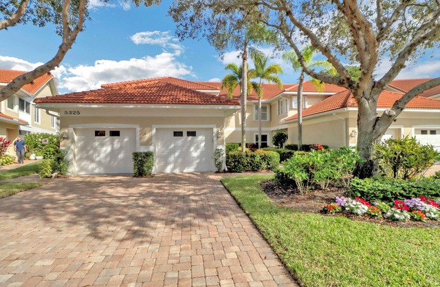 Carlton Lakes | 2bs/2ba | Furnished Villa w/Den