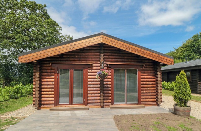 CARLTON LODGE 1, romantic, with hot tub in Stokesley