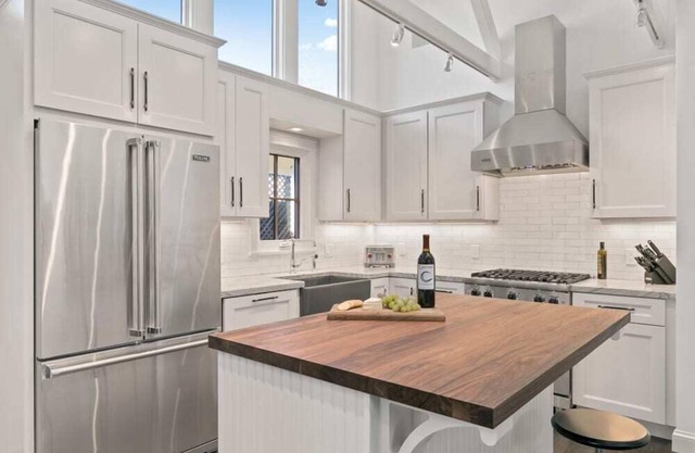 Carmel's Wy Knot: Beautiful remodel in Carmel-by-the-Sea!