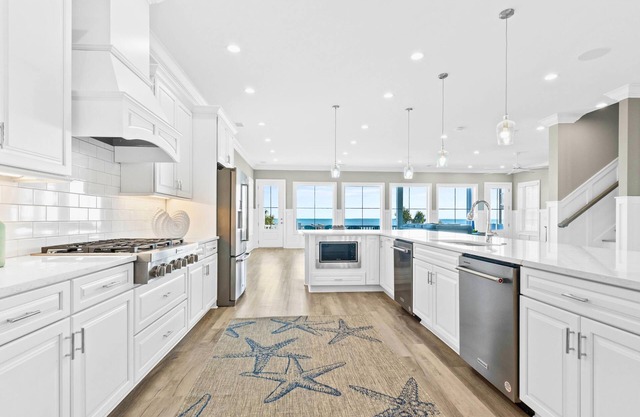 Carolina Breeze 8BR Luxury Vacation Home