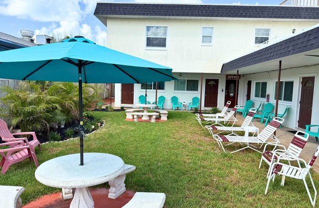 🍹Carousel Suites #4 – Your Beachside Escape in Redington Shores! 🏖️