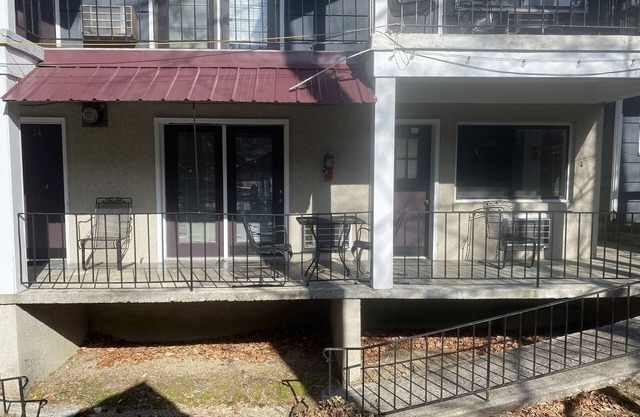 Carr's Cottages Suites 12 & 14