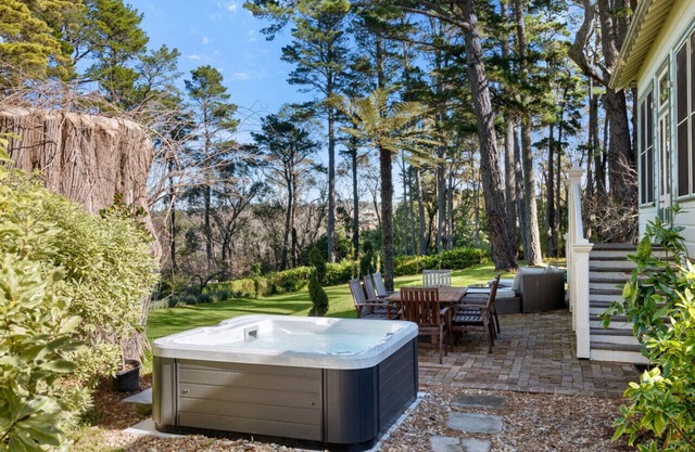 Carramar House - in the Amphitheatre of Nature