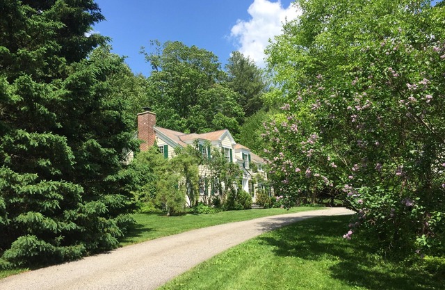 Carriage House Apartment In The Heart Of Manchester, VT—Walk To All!!