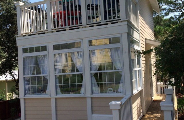 Carriage House Off 30A. 1.5Bd/1Bath. Sleeps 5-6