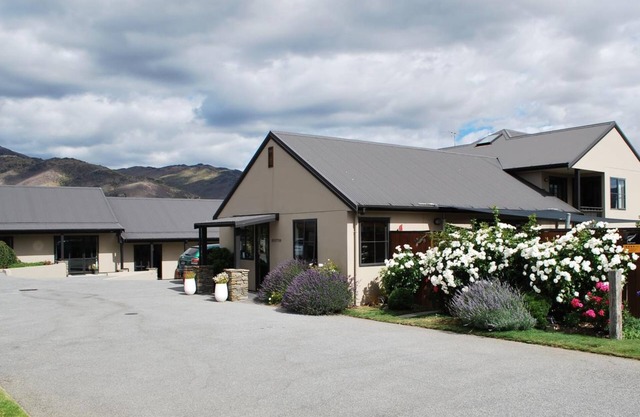 Carrick Lodge Motel