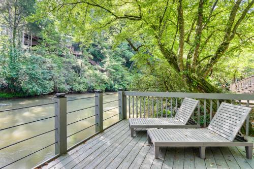 Cartecay River Retreat with Yard and Screened Porch!