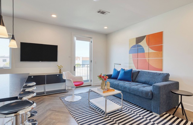 Carter #202 by AvantStay | 1BR + Balcony