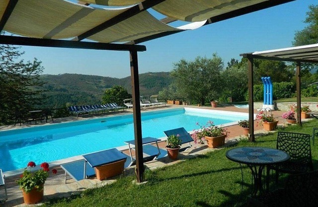Casa Brina G: A characteristic and welcoming apartment that is part of an ancient country house made of stone, with Free WI-FI.