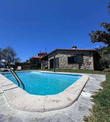 Casa 2 habitaciones con piscina y cenador al aire libre
