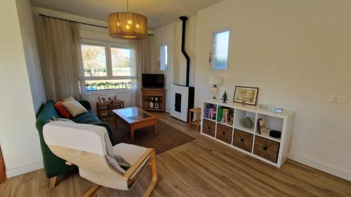 Casa acogedora con chimenea y amplio jardín