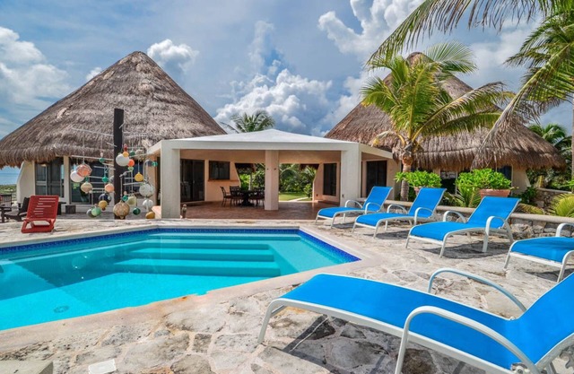 Casa Alux: Oceanfront Villa with Infinity Pool & Breezeway