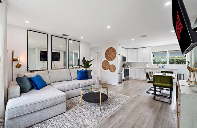 Casa Ana, Homey Design, Hot Tub in North Miami