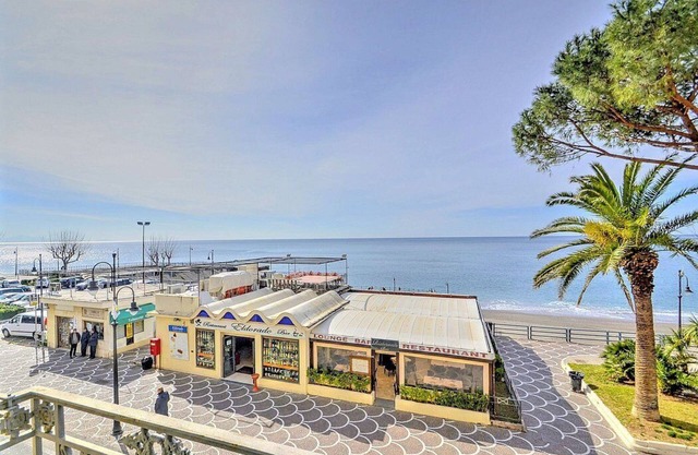 Casa Arpeggio: An elegant and welcoming apartment located in the center of Maiori and a few meters from the sea.