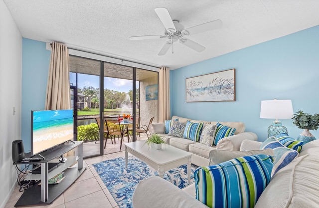 *Casa Bella* Waterfront View! 2BR, w/2 Pools, Mins to IMG/Beach/Anna Maria Isl