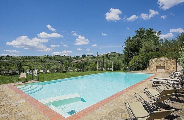 Casa Bonannia Q: A bright two-story apartment in the characteristic style of the Tuscan countryside.