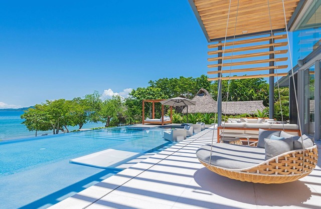 Casa Brisa in Kupuri by Personal Villas - Luxurious Beachfront Estate