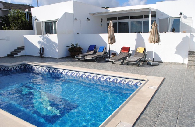 Casa Canaria, with superb, wifi, swimming pool (8X4m) for 2 to 6 people