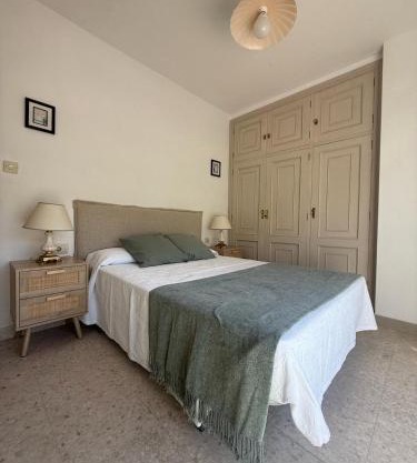 Casa con jardín y bajada al mar en Raxó