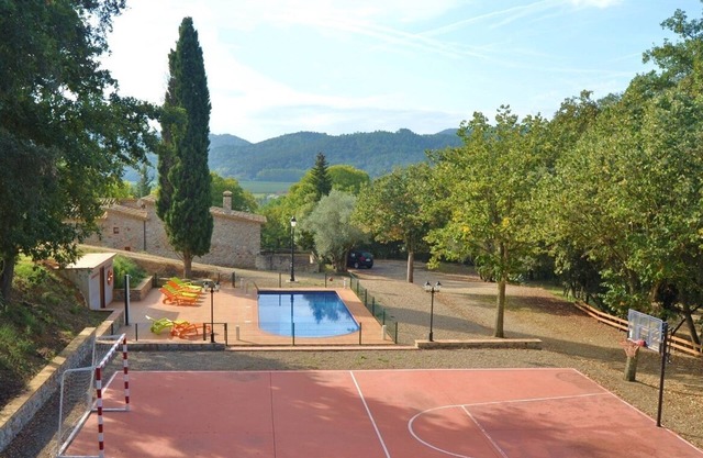Casa de Cuaña - Private Pool, Padel Tennis, Basketball & more - close to Girona