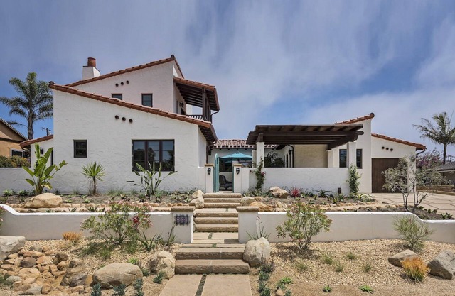 Casa de Lujo | Spanish Seaside Retreat | Steps from the Beach