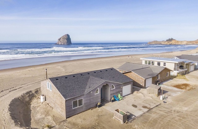 Casa de Vida #158 - Oceanfront home in the sand at Pacific City