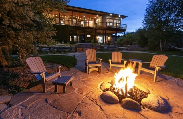 Casa Del Rio- movie theater, hot tub, sauna, pet friendly & boat ramp! #020796