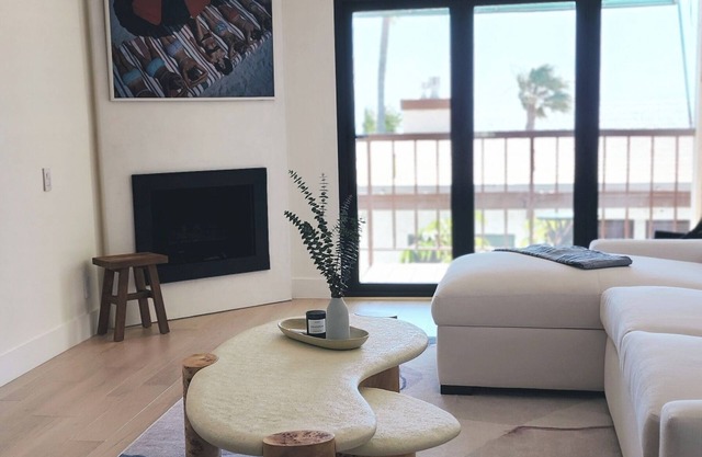 Casa Del Sol Malibunmonthly luxurious condo rental in the heart of Malibu.