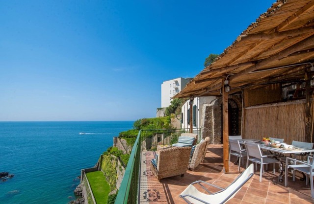 Casa di mare 2, Beautiful Property on the beach, terraces with stunning views