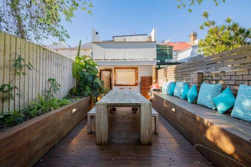 Casa Dianna - Timeless Terrace near CBD and Waterfront