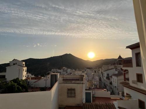 Casa Elodí, 3 beautiful apartments and 1 private studio in Sayalonga