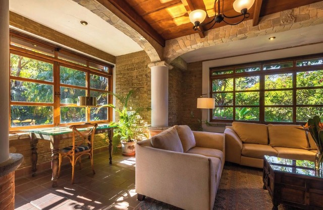 Casa Historica Atitlán - 2 Bedroom with 2 Bathrooms in lush garden
