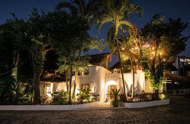 Casa Hortencias, 3 Bedroom Private Pool Home on the hill above Romantic Zone - M