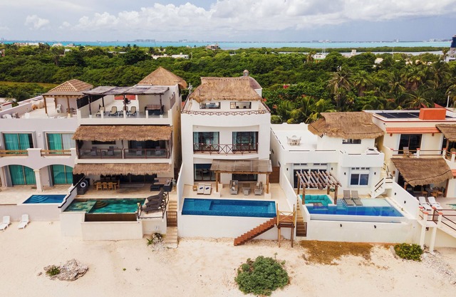 Casa Javi- Ocean Front Located Mid Isla Mujeres