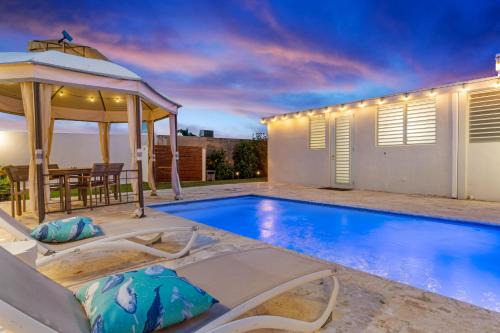 Casa Larimar with pool and solar system near beach