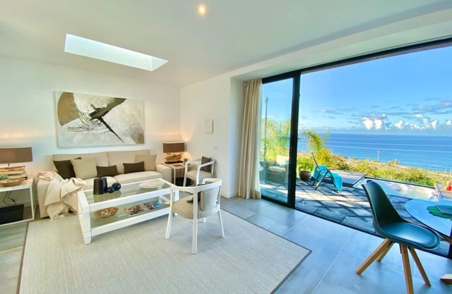 CASA LAVA Bright house with magnificent sea views.