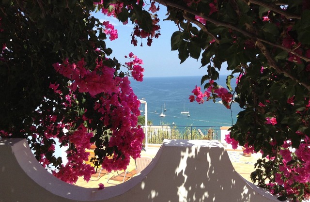 Casa Le Grotte - independent villa.