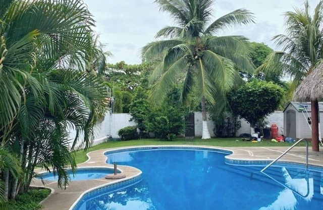 Casa Leon in the heart of Ixtapa, 10 guests with swimming pool